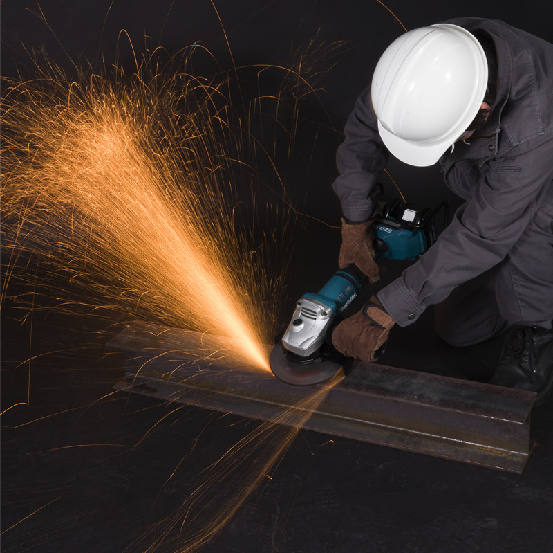 Makita DGA700RF2 Akülü Avuç Taşlama