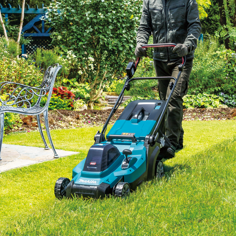 Makita LM004GZ 40V Akülü Çim Biçme Makinesi